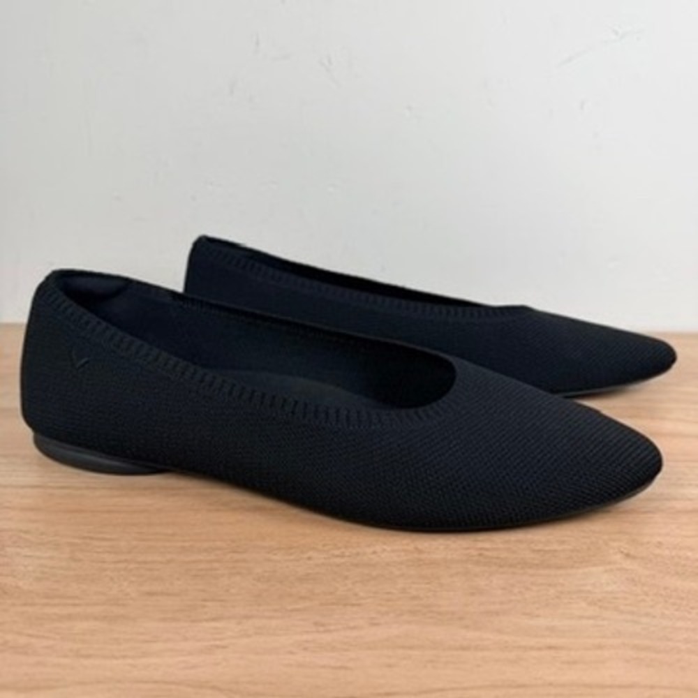 Vivaia AlmondToe Flats Women 39 Black Knit Sustainable Comfort Shoes Classic EUC